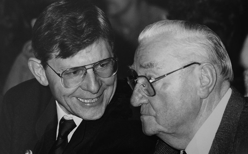 Vater und Sohn - Ludwig Zimmermann junior und Ludwig Zimmermann senior unterhalten sich